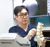 “등‧허리에서 발생하는 정형외과적 통증, 비수술 치료로 만성화하기 전 바로잡아야”